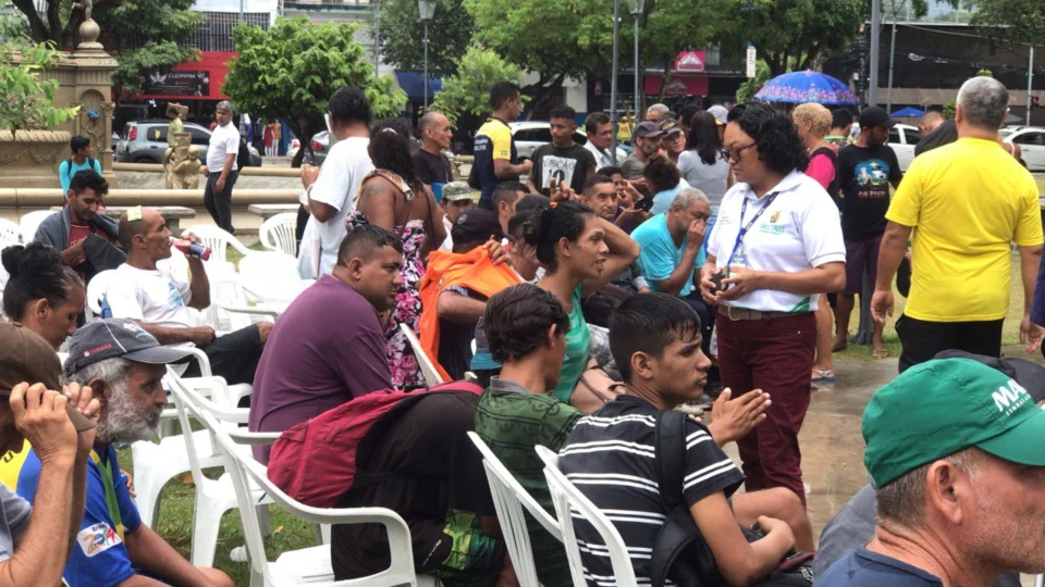 Ação de cidadania com moradores de rua no Centro de Manaus