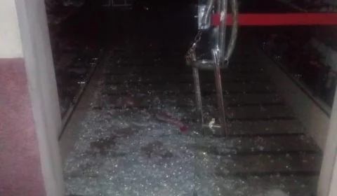 Homem que estourou vidraça de sapataria no Centro é detido