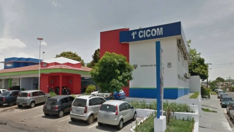 Dois homens são presos com arma de fogo, no bairro Praça 14, em Manaus
