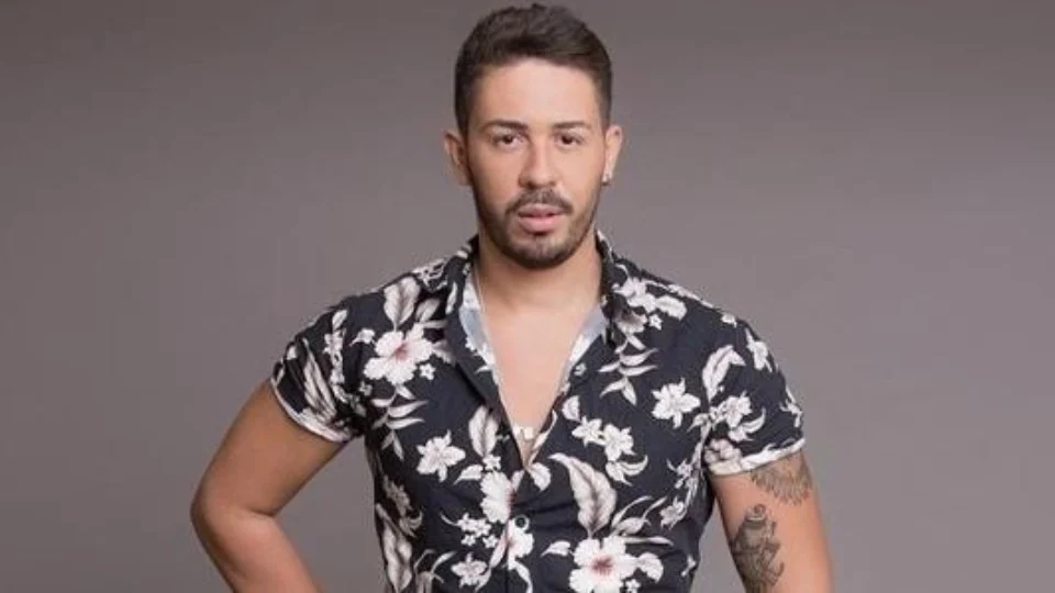 Deu ruim: Carlinhos Maia é detonado na web após chamar adolescentes que pensam em suicídio de ‘imbecis’