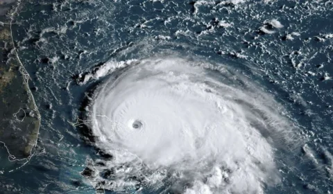 Com ventos de 300 km/h, furacão Dorian devasta ilhas Bahamas