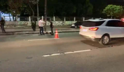 Mulher morre em colisão de carro com moto na zona Oeste de Manaus