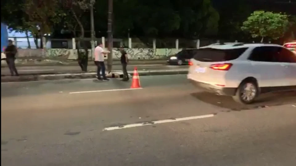 Mulher morre em colisão de carro com moto na zona Oeste de Manaus