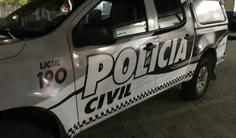 Pai coloca filho para fora de casa e ainda o esfaqueia na Cidade de Deus