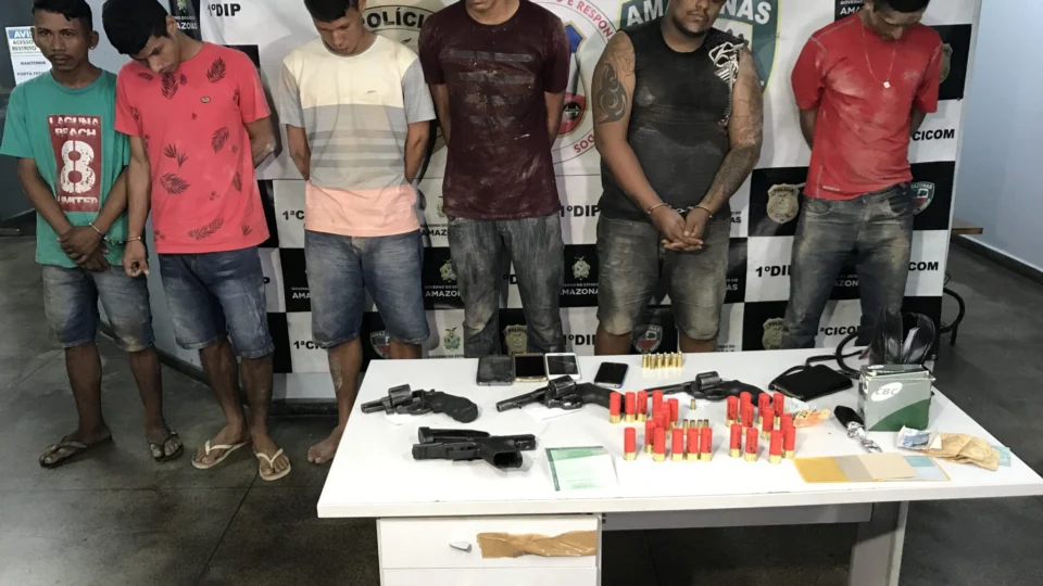 Após intenso tiroteio na Raiz, seis homens são presos com armas é munições