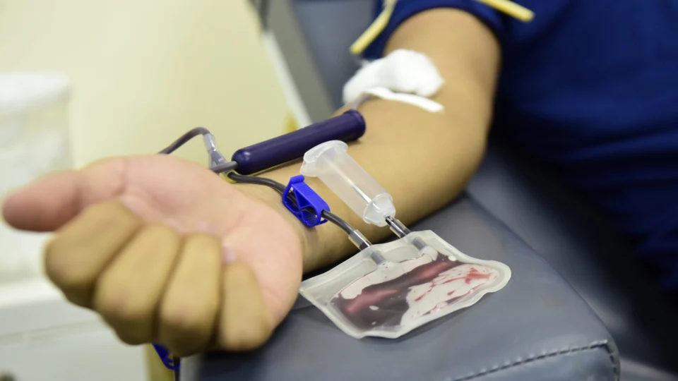 Com estoque de sangue crítico, Hemoam convoca doadores voluntários