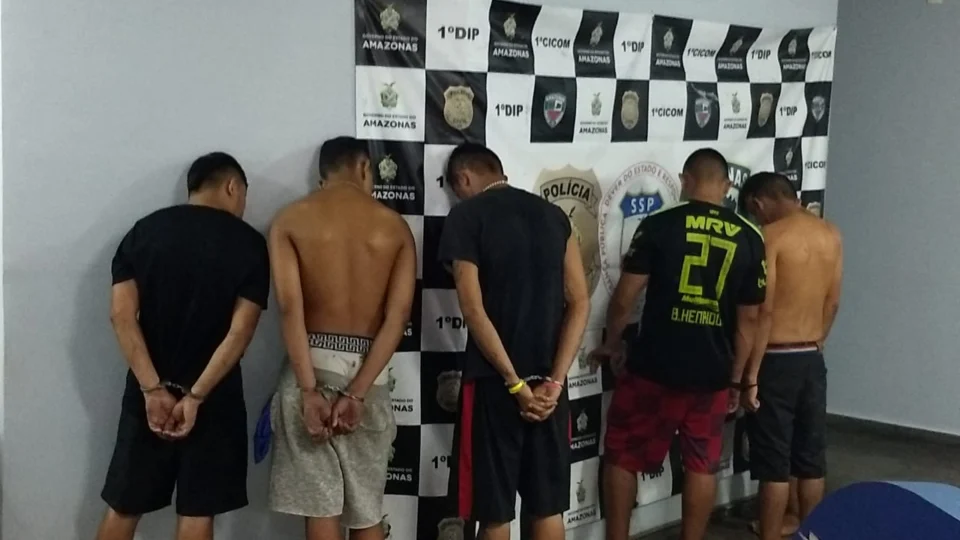 Após trocar tiros com a polícia, homens são presos por tráfico de drogas