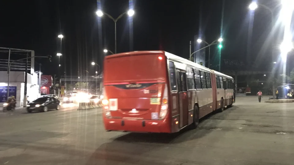 Ônibus da linha 356 é assaltado na Torquato Tapajós