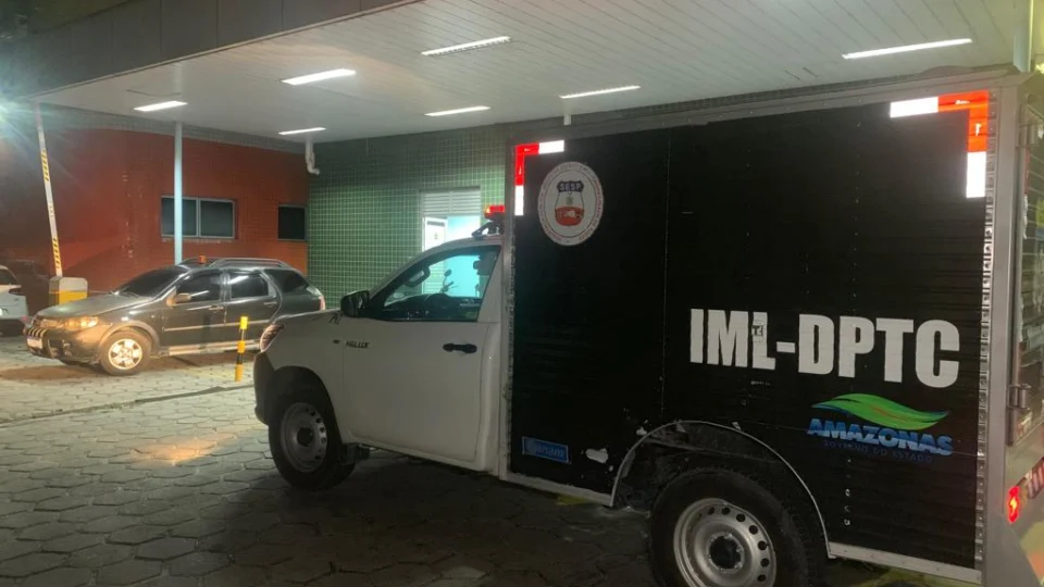 Após trocar tiros com a polícia, assaltante morre e outro fica ferido no bairro Colina do Aleixo