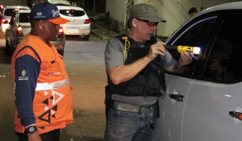 Detran-AM flagra 53 motoristas dirigindo sob efeito de álcool no final de semana, em Manaus