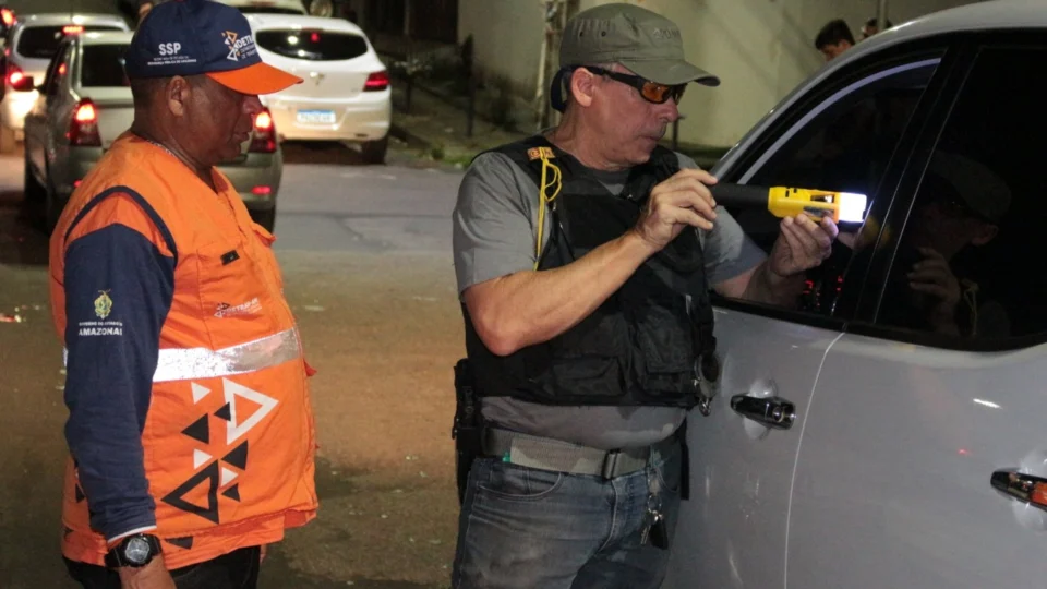 Detran-AM flagra 53 motoristas dirigindo sob efeito de álcool no final de semana, em Manaus