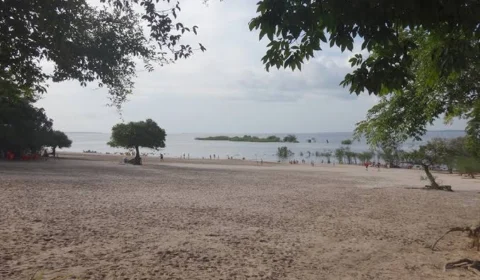 Corpo de Bombeiros continua buscas por menino de 6 anos que desapareceu em praia no AM