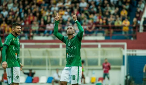 Rossini renova com o Manaus FC por mais uma temporada