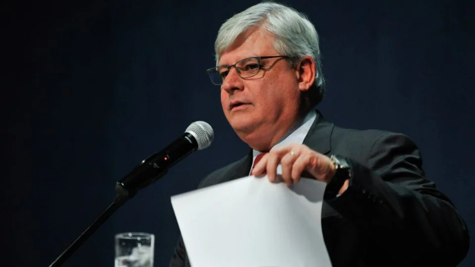 PF fez operação de busca e apreensão na casa e escritório de Janot