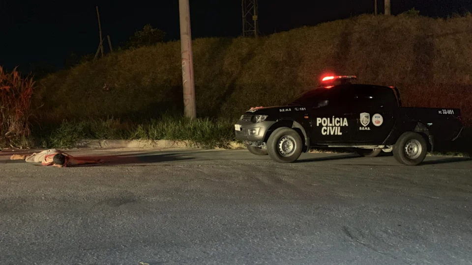 Homem é brutalmente assassinado a facadas, na zona Norte
