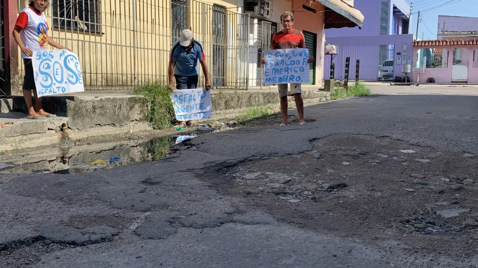 Após manifestações, Seminf pavimenta três ruas do Oswaldo Frota, mas moradores alegam que o trabalho foi feito pela metade
