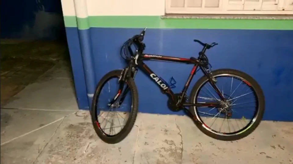 Ciclista morre após ser atropelado por carro em avenida na Zona Oeste de Manaus
