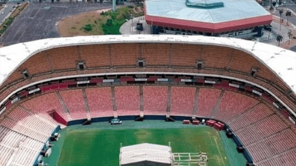 ‘Vamo’ pular! O Palco do show de Sandy e Junior já começa a ser montado, na Arena da Amazônia