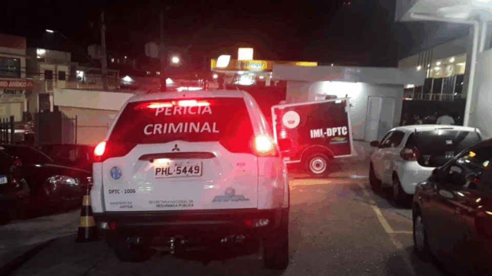 Mulher grávida é encontrada  morta com cadarço no pescoço, em Manaus