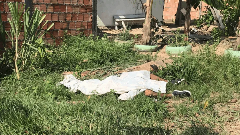 Corpo de homem que praticava roubos pela Zona Norte é encontrado atrás de Escola no ‘Jesus Me Deu’