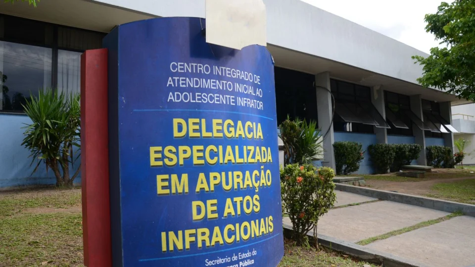 Menor é apreendido com drogas e arma de fogo, no Morro da Liberdade