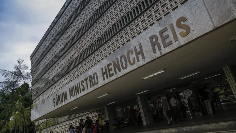 Homem acusado de triplo homicídio é condenado a 51 anos de prisão em Manaus