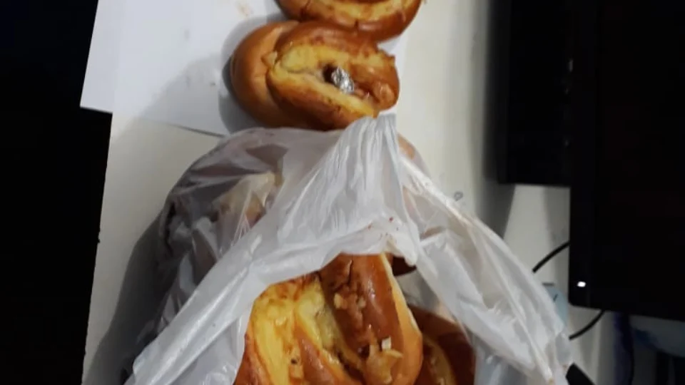 Jovem é preso ao tentar levar droga dentro de pão doce para detento