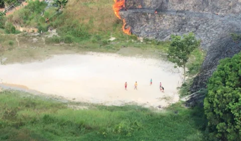 Dois incêndios em áreas urbanas de Manaus mobilizam bombeiros na tarde desta sexta-feira