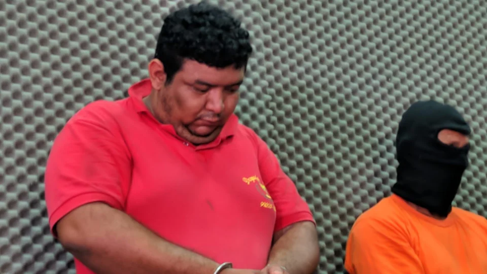 ‘Luz na Infância’ prende dois homens acusados de estupro de vulnerável; um deles engravidou a própria filha