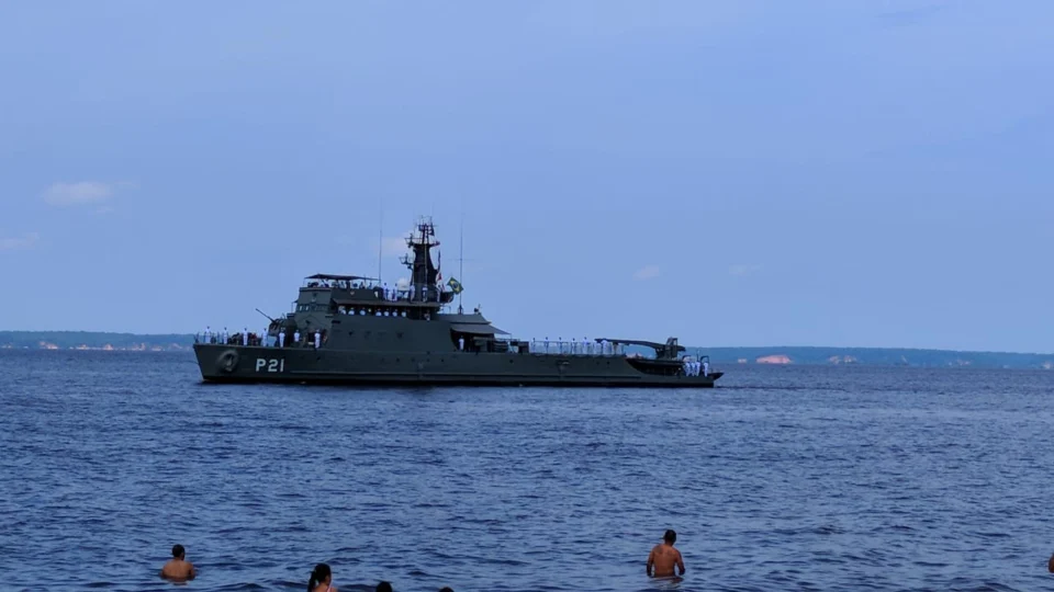 Em alusão à Semana da Independência e do Amazonas, Marinha realiza desfile naval na Ponta Negra