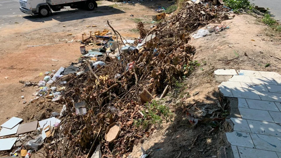 Moradores do São José 2 denunciam falta de iluminação e lixeira viciada, na etapa B do bairro