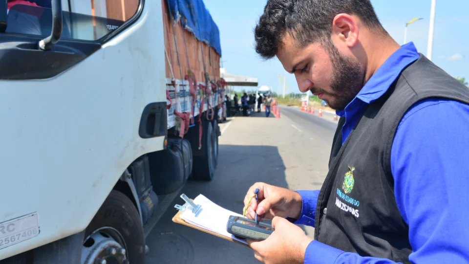 Operação ‘Tacógrafo Seguro’ notifica 42 veículos por irregularidades na AM-070
