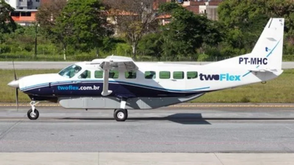 Avião de pequeno porte cai próximo ao Aeroporto de Manaus