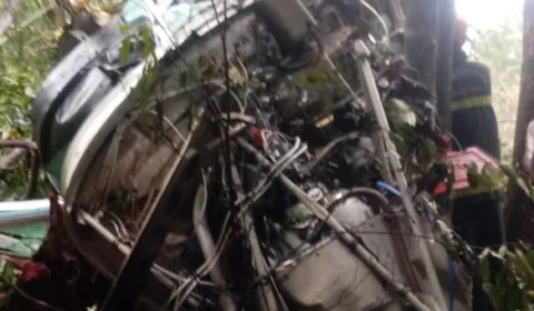 Dez pessoas sobrevivem a queda de avião de pequeno porte em Manaus