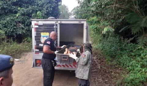 Com sinais de tortura e facadas, homem é encontrado em ramal do Puraquequara
