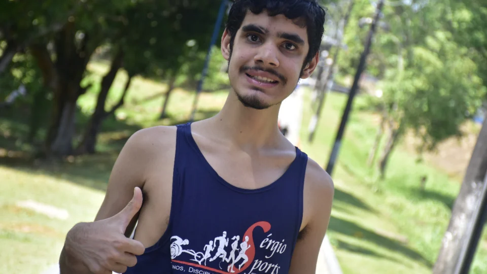 Superação: Atleta autista do Amazonas participa de corrida no Espírito Santo