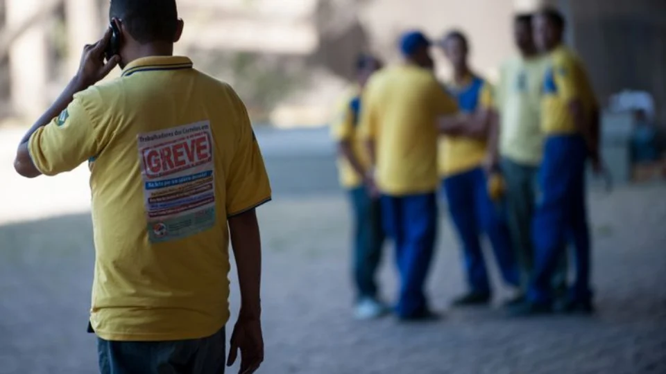 Trabalhadores dos Correios decretam greve nacional