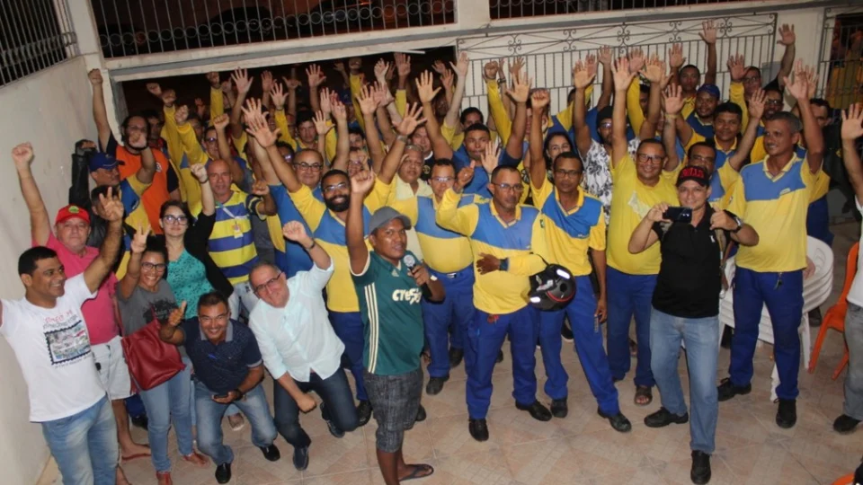 Funcionários dos Correios entram em greve no país por tempo indeterminado