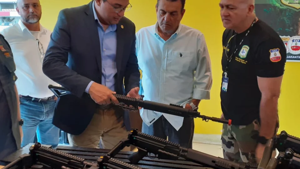 Governador Wilson Lima entrega 24,7 mil suprimentos para segurança pública