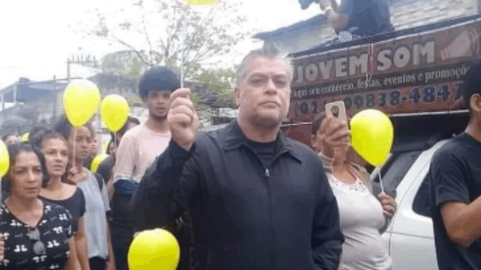 Fábio Assunção vai ao velório de Ágatha e comove web