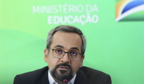 Enem terá como foco conhecimentos objetivos, diz ministro