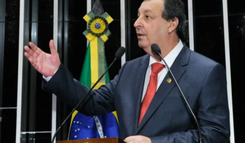 Omar Aziz é indiciado por suspeita de envolvimento em esquema que desviou R$ 200 milhões da Saúde do AM