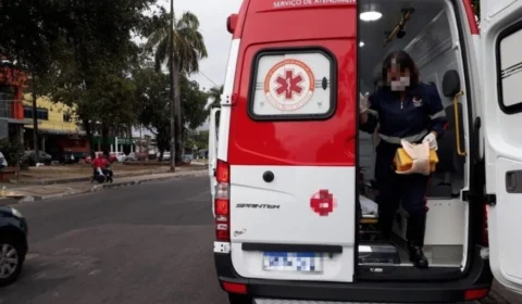 Acidente deixa trânsito parado e um homem ferido em avenida de Manaus