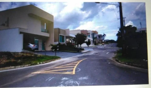 Bandidos invadem festa, agridem convidados e esfaqueiam homem em condomínio de luxo