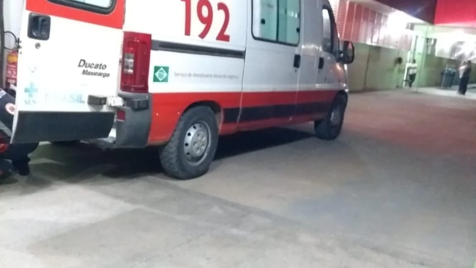 Mulher esfaqueia o marido dentro de casa, após uma discussão e homem acaba morto