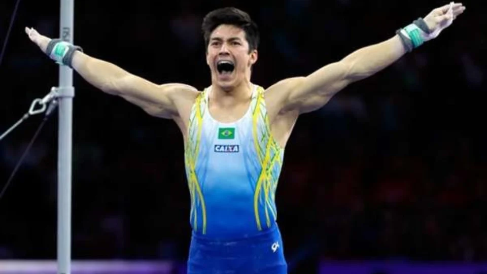 Arthur Nory faz história e chora ao levar o ouro no Mundial de Ginástica