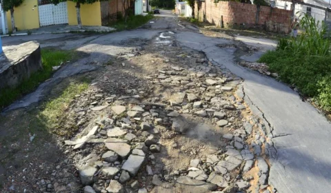 Moradores denunciam buracos e bueiros abertos em comunidade na zona Norte de Manaus