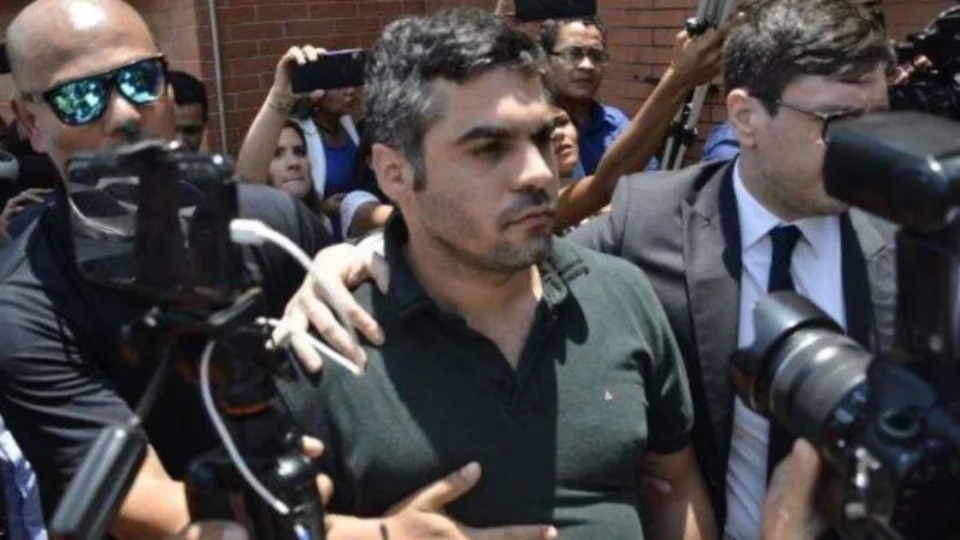 CASO FLÁVIO: Mandado de busca e apreensão é cumprido no apartamento de Alejandro Valeiko