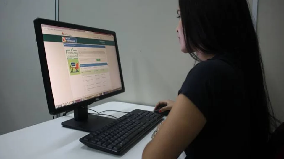 Contrapartida: beneficiários do Bolsa Universidade são convocados para atuar no Hemoam e Implurb