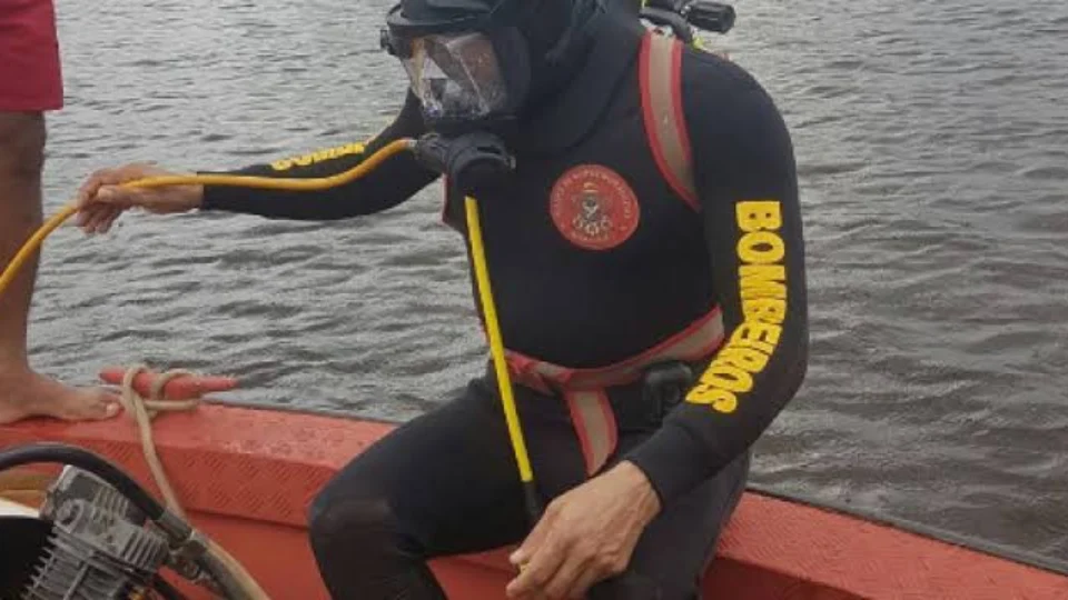 Bombeiros continuam busca por homem desaparecido no Rio Negro